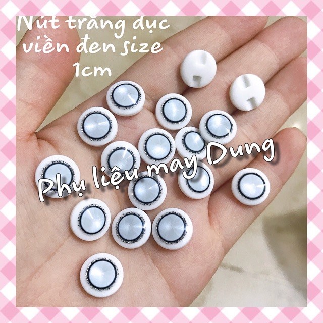 Nút trắng đục viền đen size 1cm