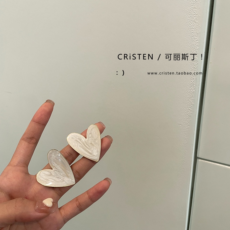 Bông Tai Trái Tim Đơn Giản Và Thanh Lịch