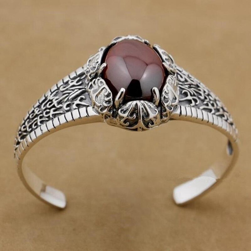 Vòng đeo tay bằng thép không gỉ kiểu dáng năng động trẻ trung