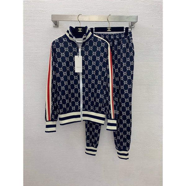 Bộ đồ thể thao Gucci thiết kế hoạ tiết logo chữ GG kép đường viền sọc bên hông khâu ren dây kéo cổ áo khoác cardigan dài