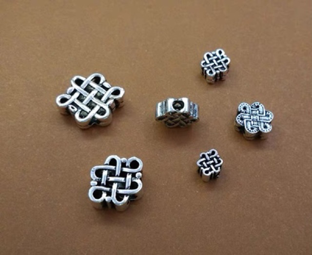 Charm bạc S925 hình nút thắt kết đồng tâm xỏ ngang