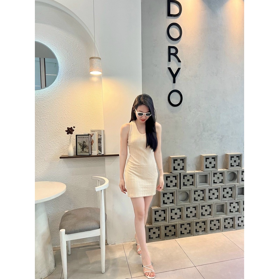 Đầm xốp ôm body 2 dây chéo lưng dáng ngắn trơn cực xinh , chất thun xốp dày dặn tv