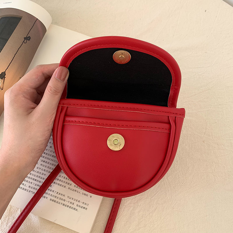 Túi đeo chéo kiểu dáng bán nguyệt phong cách Phương Tây retro dễ phối đồ thời trang dành cho nữ