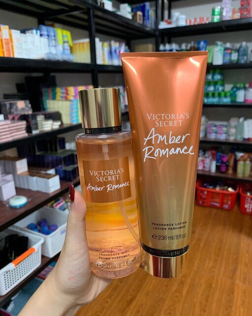 Xịt thơm toàn thân Victoria's Secret  Mist Amber Romance