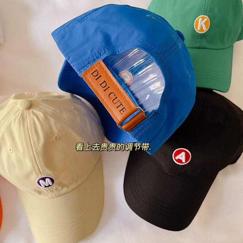 Nón lưỡi trai họa tiết chữ cái có dây đai điều chỉnh phong cách thời trang hàn quốc cho bé