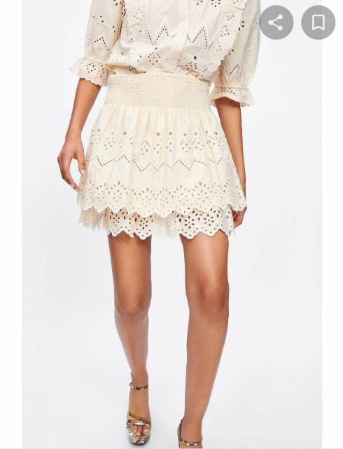 Chân váy trắng xòe