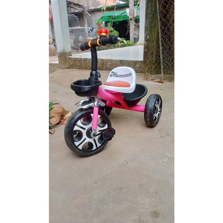 Xe đạp 3 bánh cho bé từ 2-5 tuổi.Khung thép ,yên da,có giỏ để đồ.BH 1 năm