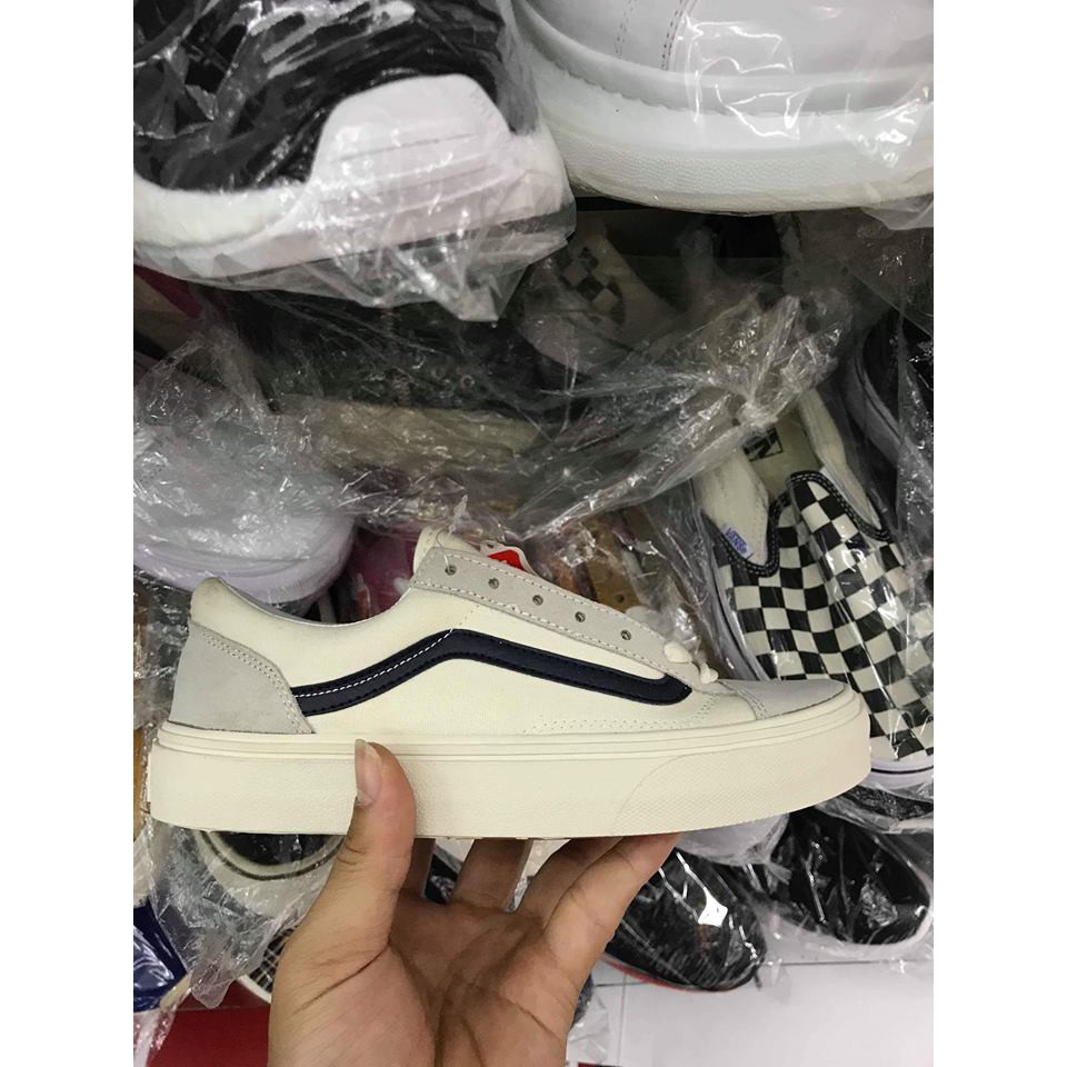 Giày sneaker VANS STYLE trắng kẻ đen