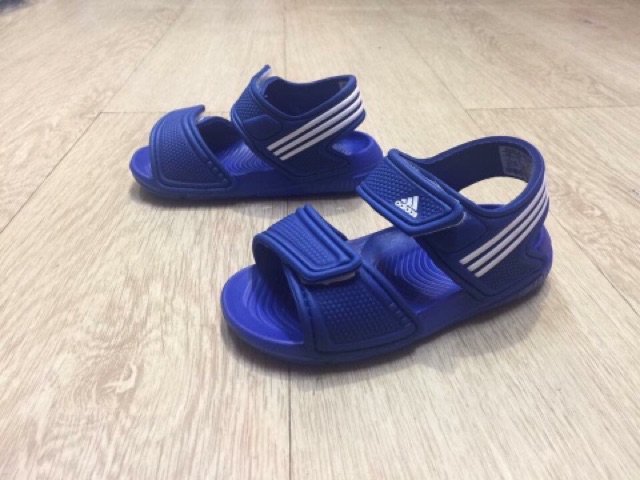 sandal adidas cho bé hàng xuất cực đẹp và thoáng chân cho các bé trong ngày hè nóng bức. đi chơi đi học đều rất tiện ah