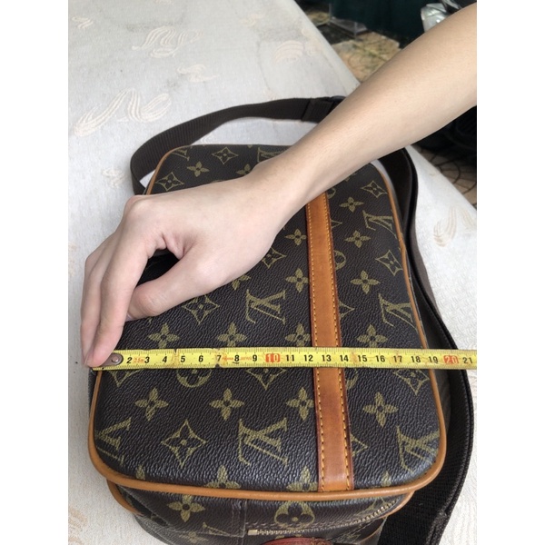 Túi chuẩn si. Túi qua sử dụng. Khách vui lòng xem hình nếu muốn biết thêm thông tin sản phẩm mời khách vô chat . Thanks.