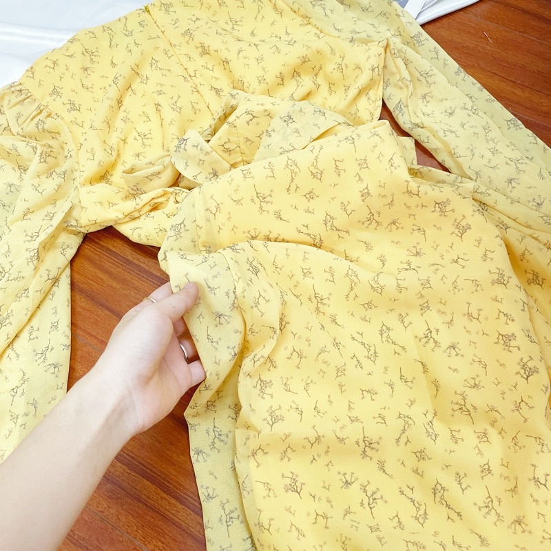 Đầm voan vàng dáng dài 2 lớp thắt dây eo