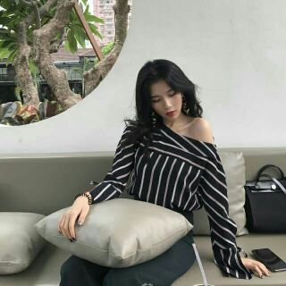 Áo kẻ lệch vai
