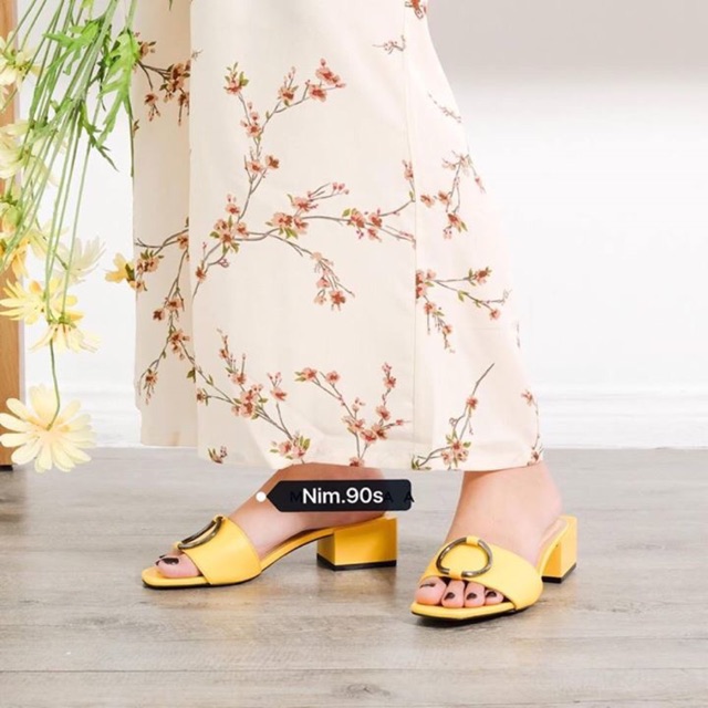 Dép bản khóa tròn