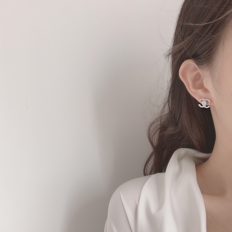 Khuyên tai phối hai chữ C ngược dành cho nữ