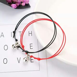 Vòng tay đôi nam nữ dây sáp Hàn Quốc đen và đỏ gắn chuông nhỏ