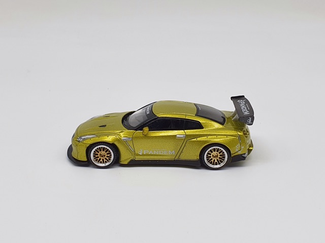 Xe Mô Hình Nissan Pandem GT-R Cosmopolitan 1:64 MiniGT ( Vàng )