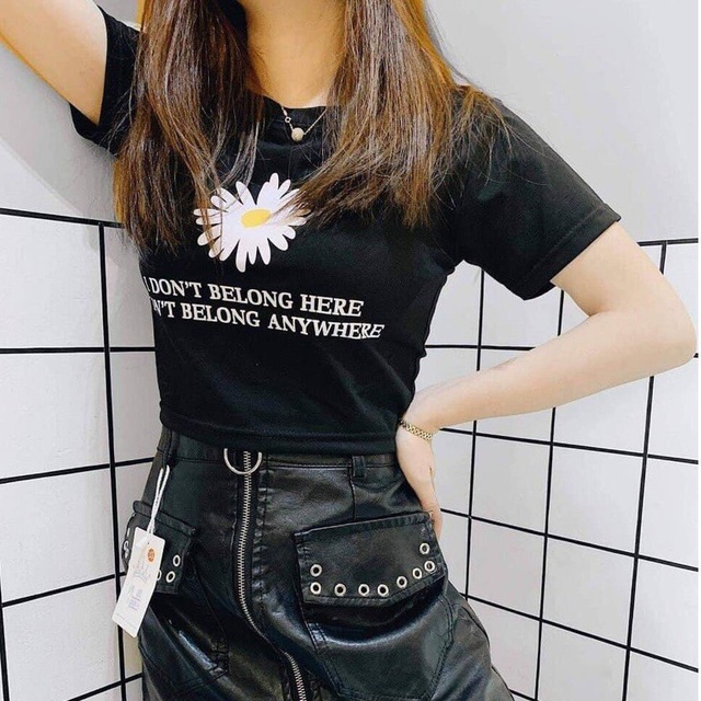 Áo crop top hoa cúc ngắn tay HARI0222