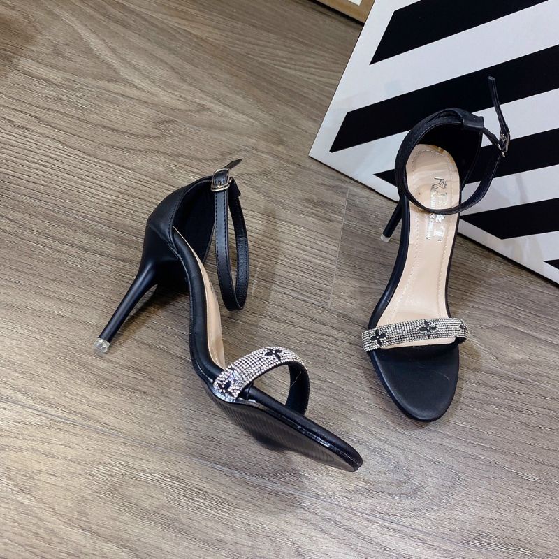 Giày cao gót quay đá