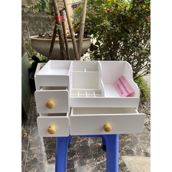 Kệ đựng mỹ phẩm max trắng 35cm núm gỗ sáng