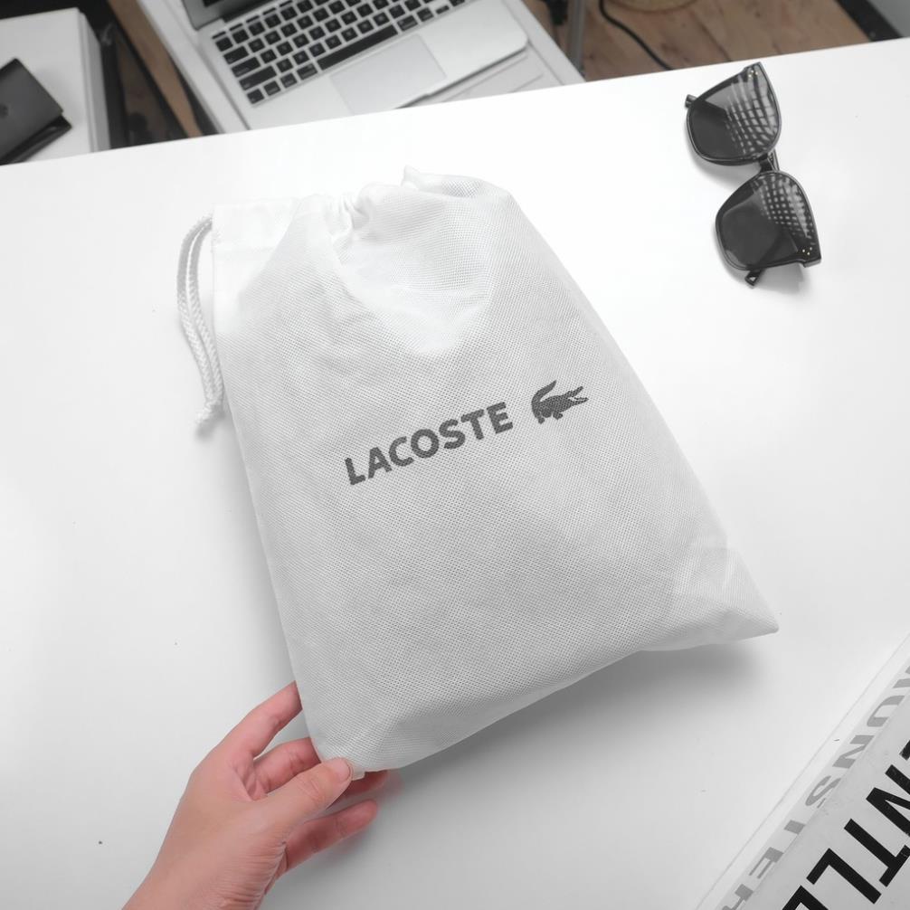 Túi đeo chéo LACOSTE LOGO FULL HỘP ĐỰNG KÈM .Size 23cm x 17cm x 6cm. Chất liệu vải si mềm chống nước ,nam tính mạnh mẽ
