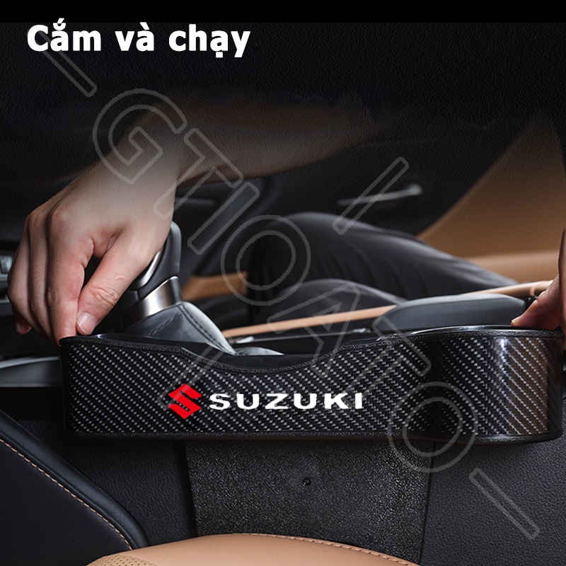 GTIOATO Khay Để Đồ Khe Ghế Ô Tô Khay ĐựNg Đồ Ô Tô Khay Đựng Đồ Khe Ghế Ô Tô Sợi Carbon Đồ Đa Năng Cắm Khe Ghế Ô Tô Khay Đựng Đồ Đa Năng Cắm Khe Ghế Xe Cho Suzuki XL7 Swift Sport Vitara Dzire APV Ertiga Carry Celerio Ciaz Jimny Multicab Super
