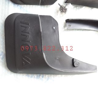 Chắn bùn bánh Innova