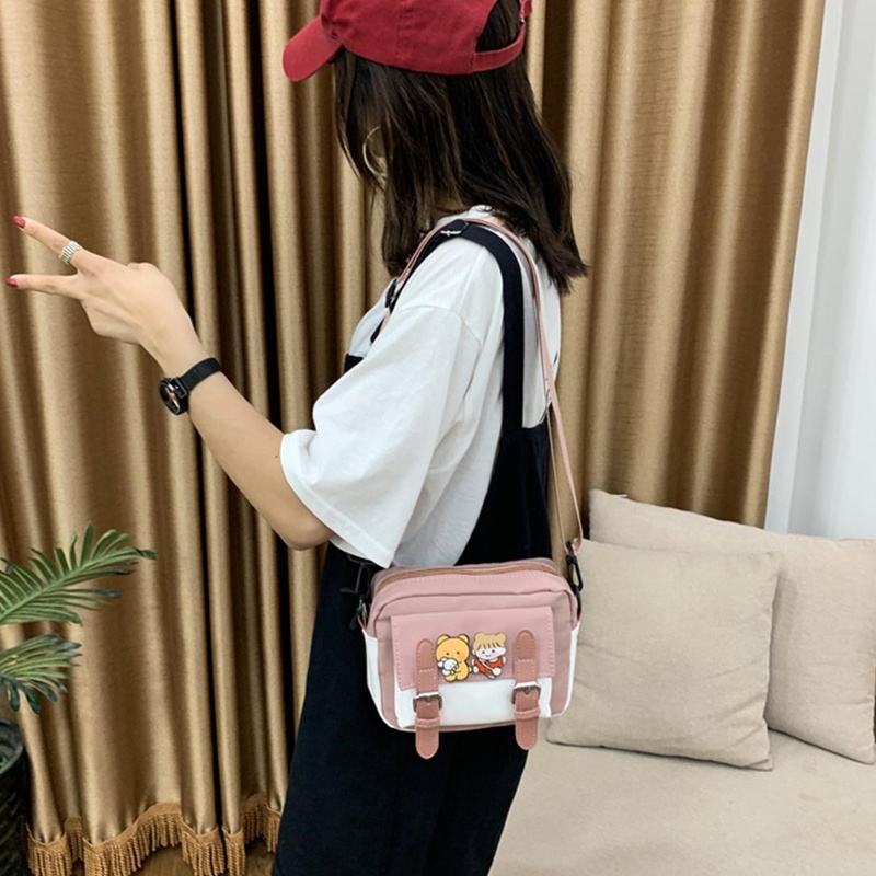 Túi Đeo Chéo Vuông Bằng Nylon Có Huy Hiệu Cho Nữ