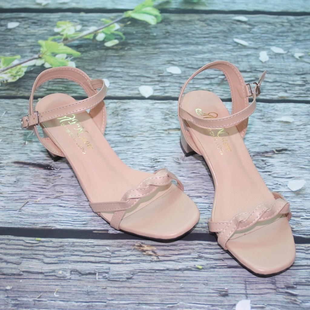 Giày sandal nữ cao gót vuông 5p quai thắt chéo