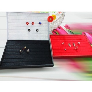 Mâm nhung trưng bày nhẫn