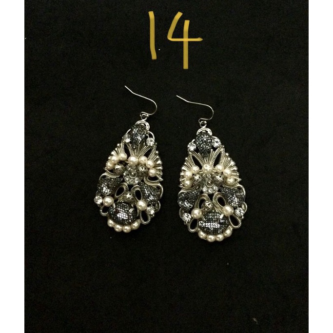 Khuyên tai tua rua dài lấp lánh