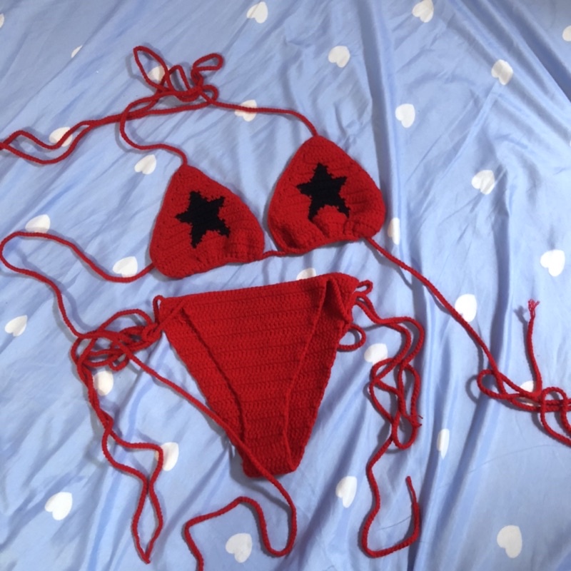 Set bikini phối ngôi sao móc tay phong cách y2k
