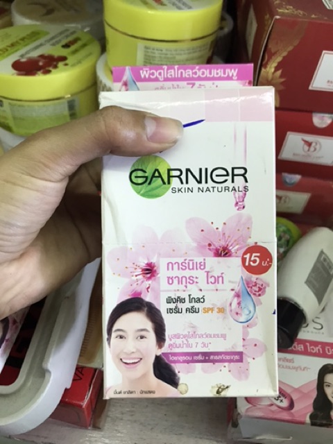 Kem Dưỡng Trắng Da Chống Nắng Garnier Skin Naturals Thái Lan