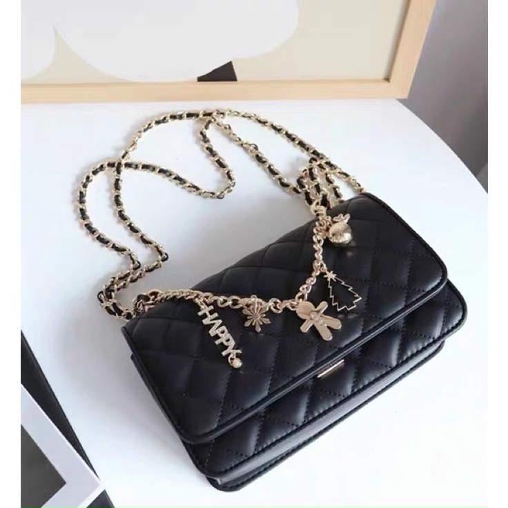 Túi Xách Charle**s & Keith phiên bản giới hạn có Charm siêu đẹp