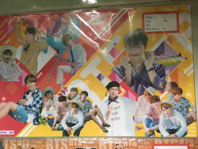 một tấm Bìa bao tập lồng nilong bên ngoài  BTS BTSkpop Bìa bao Blackpink