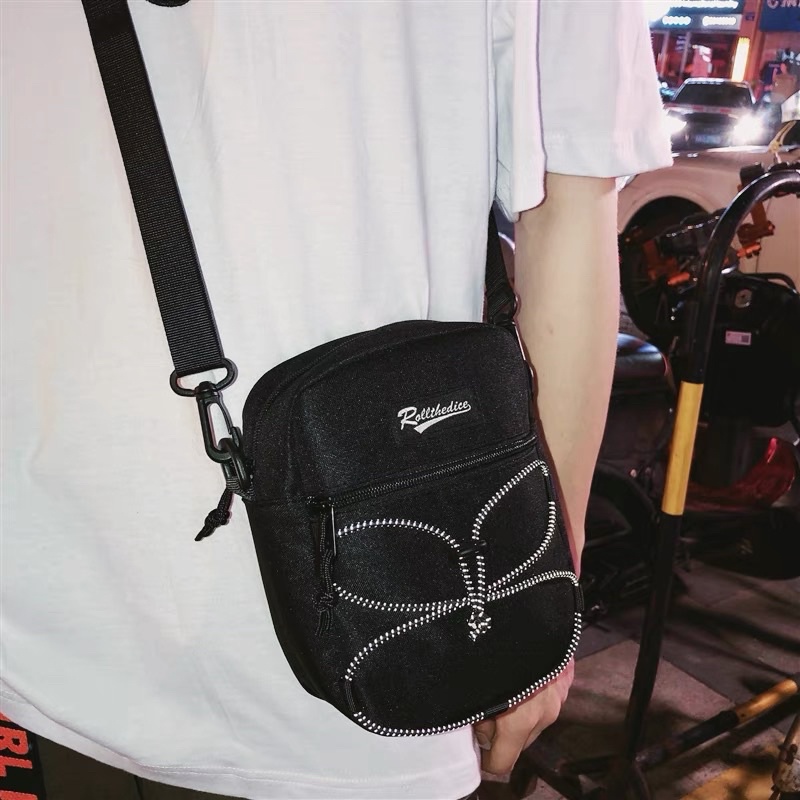 Túi đeo chéo nhỏ in logo dây đan chéo hiphop