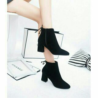 Boot nữ da lộn cột nơ sau - màu đen