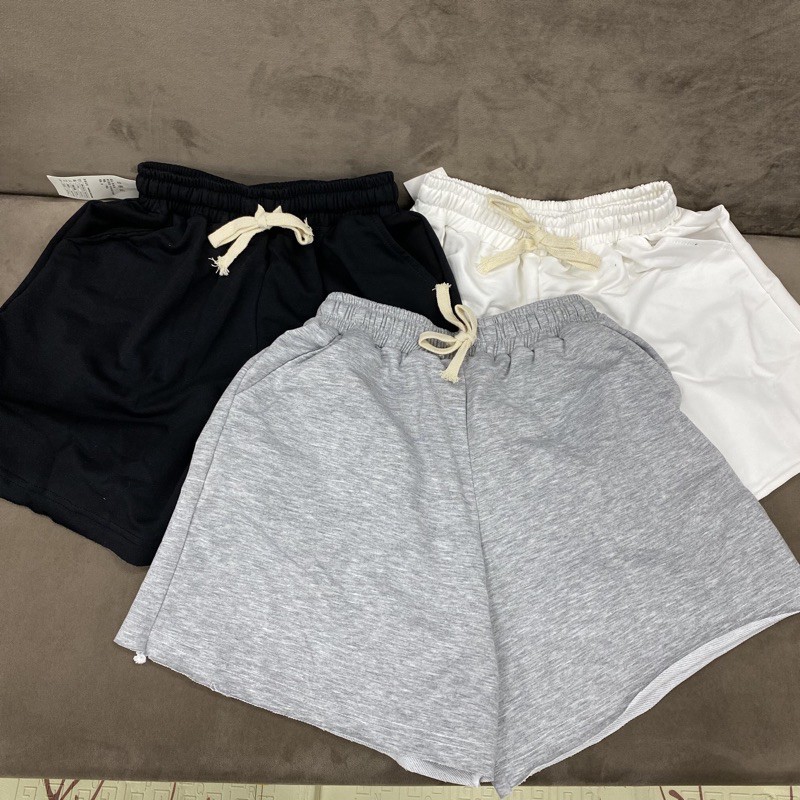 Quân shorts gấu cắt - chất da cá | BigBuy360 - bigbuy360.vn