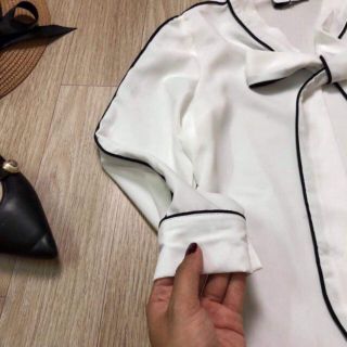 Sơ mi cổ nơ trắng
