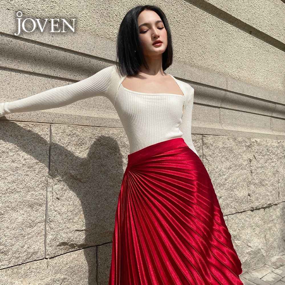 JOVEN - Chân váy dập ly gấm xéo tà Đen/ Đỏ