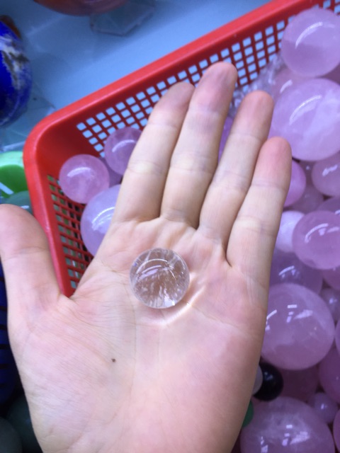 Quả cầu Đá T.A nhí 50gram tặng kèm đế gỗ nhiều màu chế tác thủ công hoàn toàn thiên nhiên