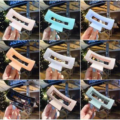 Kẹp tóc acrylic trong suốt đơn giản dễ thương mới