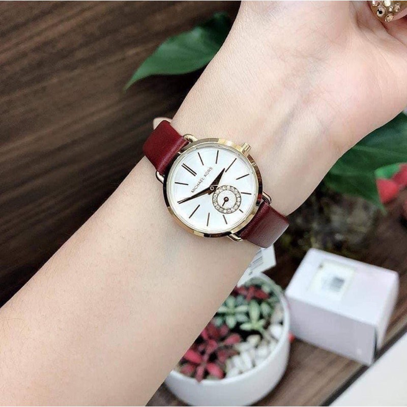 Đồng hồ nữ Michael kors .