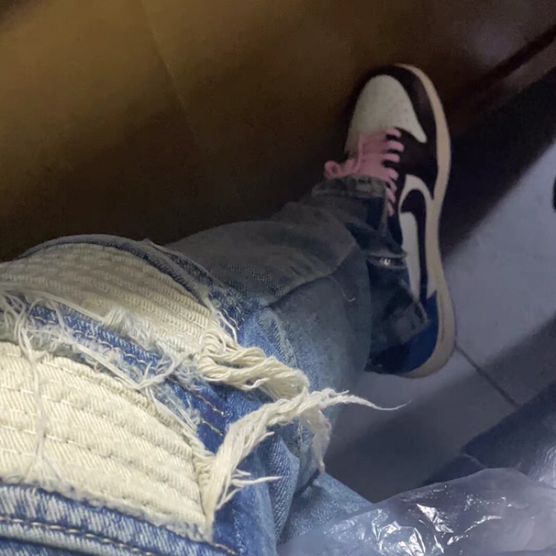 Quần jeans For Amiri rách gối