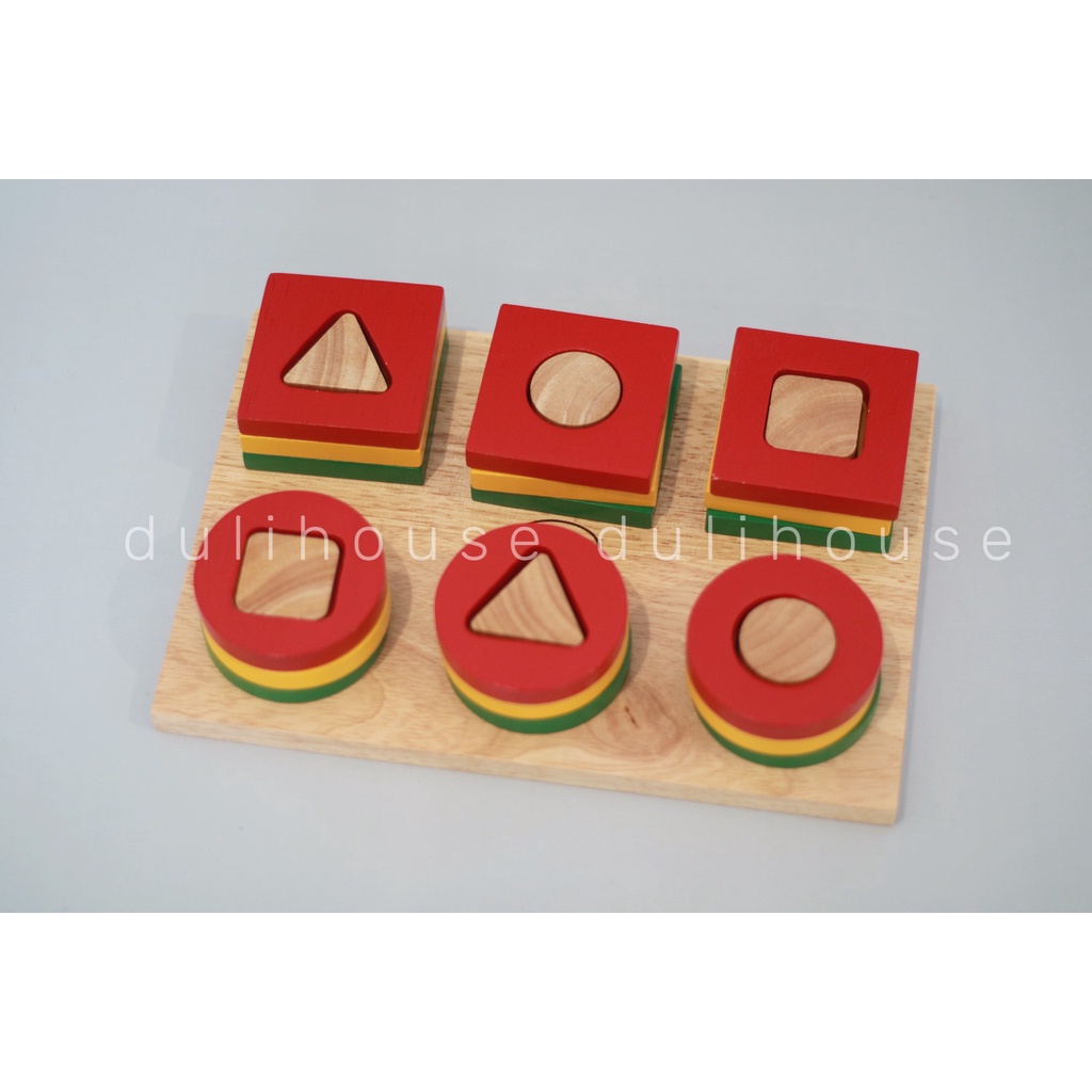Đồ chơi gỗ bộ xếp gỗ giúp bé phân biệt màu sắc, học cách so sánh, chọn lọc hình ảnh thích hợp để xếp vào đúng vị trí