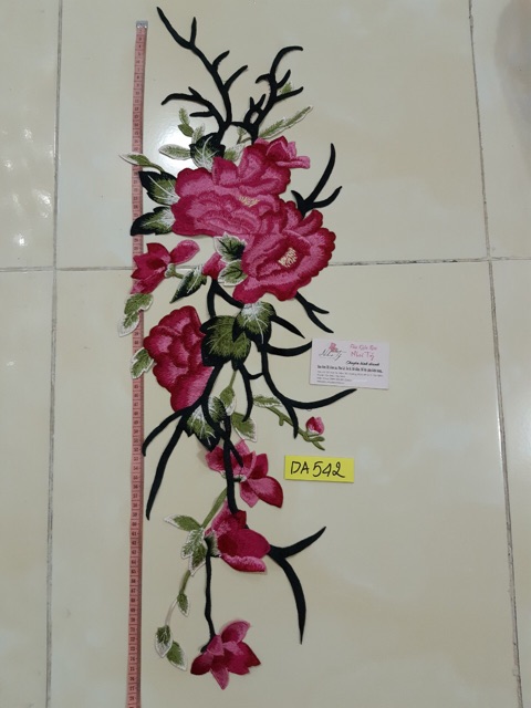 Hoa rơi 4 màu(khách kéo hình qua xem mẫu rõ hơn nhé)