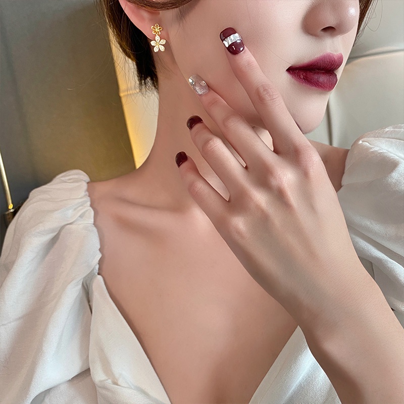 Bông Tai Hình Hoa Đính Đá Lấp Lánh Phong Cách Hàn Quốc