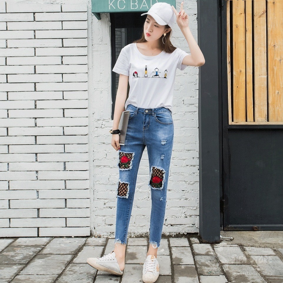 Quần Denim Thêu Hoa Phối Lưới Cá Tính