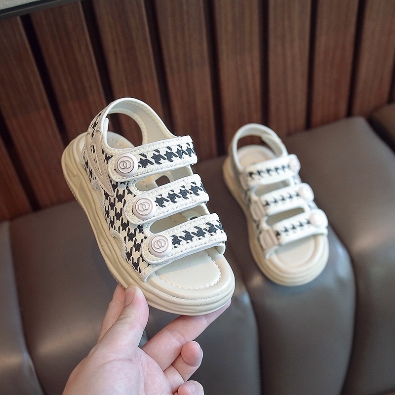 Giày sandal bé gái mã 2233