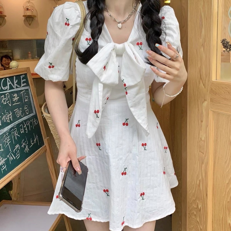 ĐẦM TRẮNG CHERRY ĐỎ NƠ NGỰC TAY BỒNG