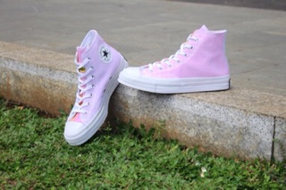 Giày ConVerse ĐỔI MÀU khi ra nắng.